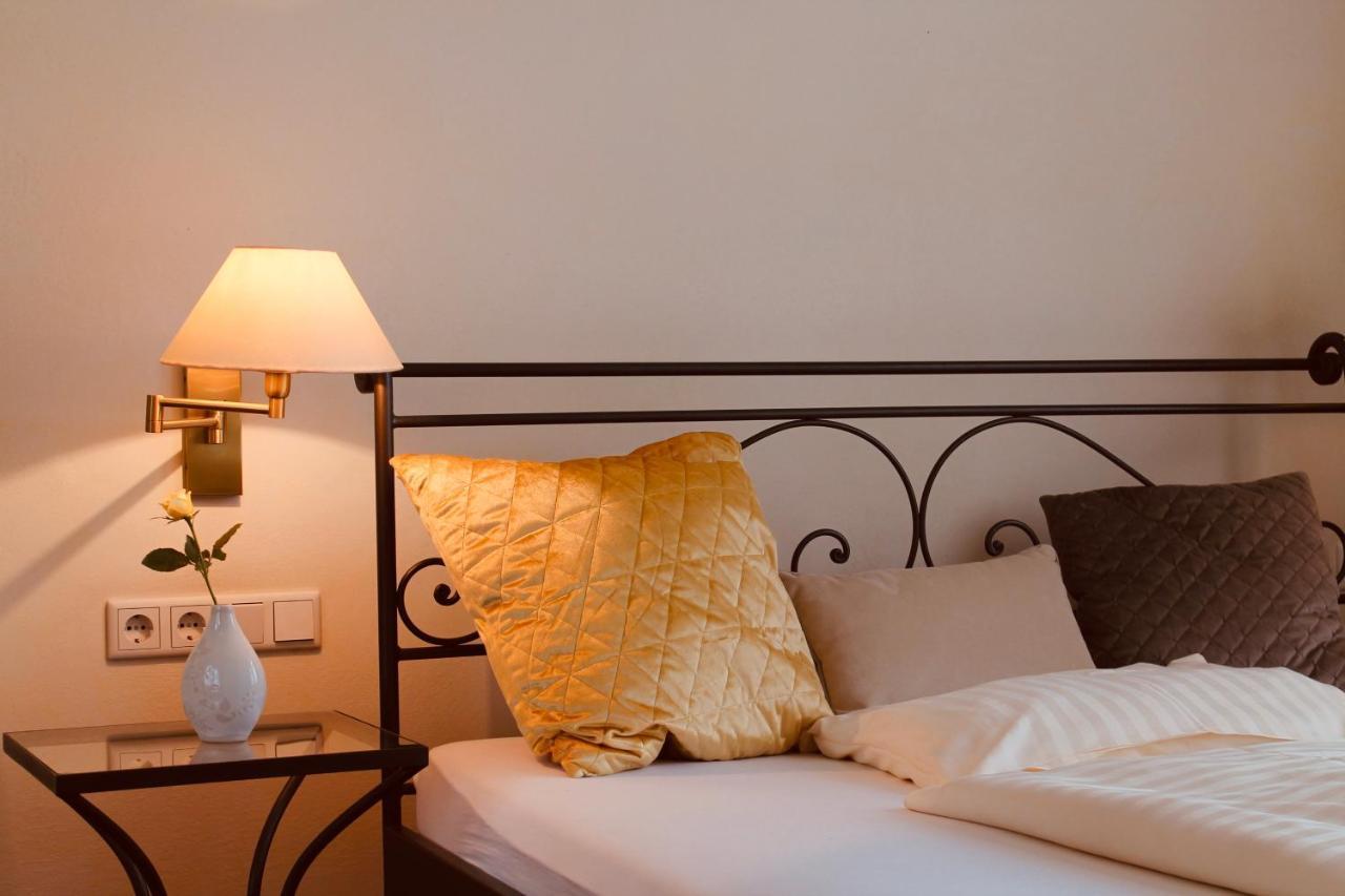 Hotel Am Wallgraben Брилон Экстерьер фото
