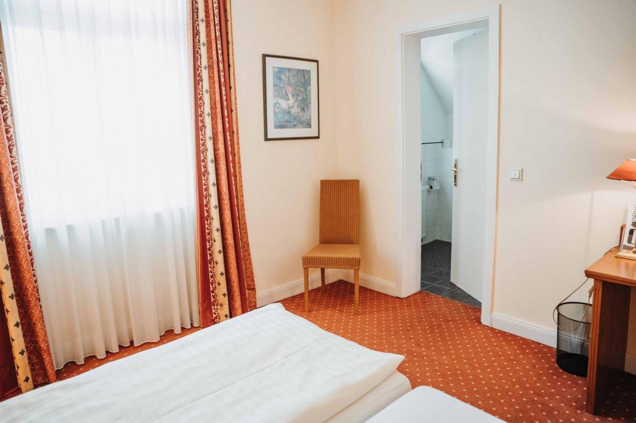Hotel Am Wallgraben Брилон Экстерьер фото