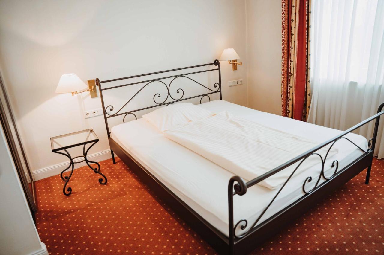 Hotel Am Wallgraben Брилон Экстерьер фото